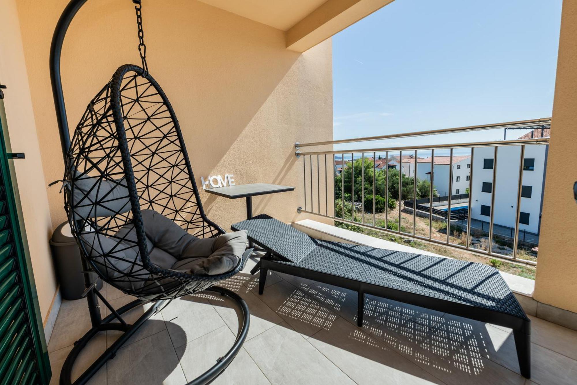 Sun Island Apartment Трогир Екстериор снимка