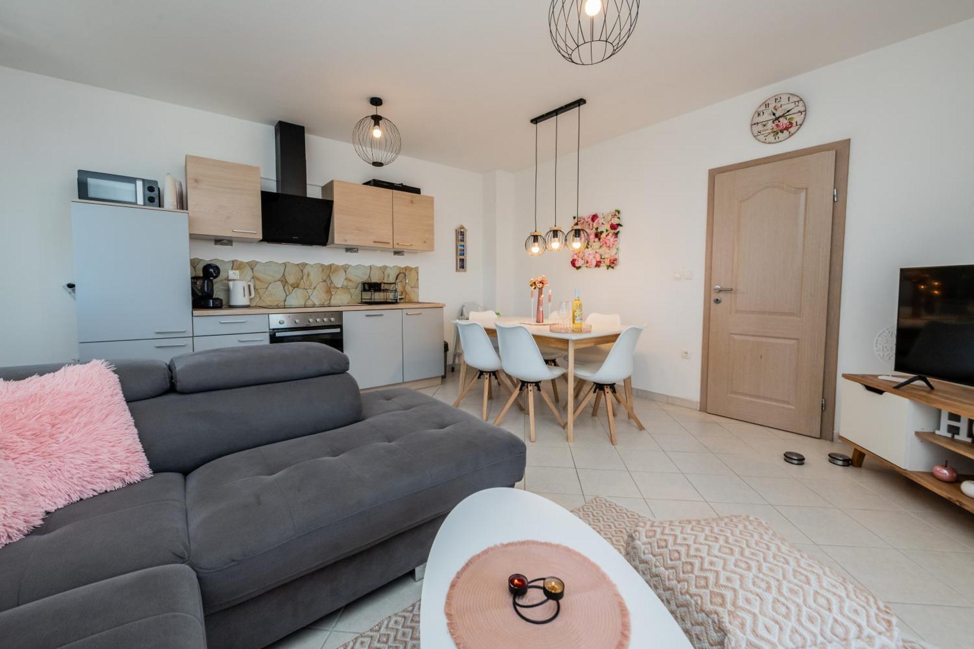 Sun Island Apartment Трогир Екстериор снимка