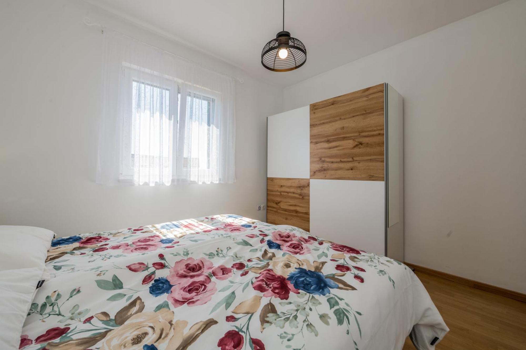 Sun Island Apartment Трогир Екстериор снимка