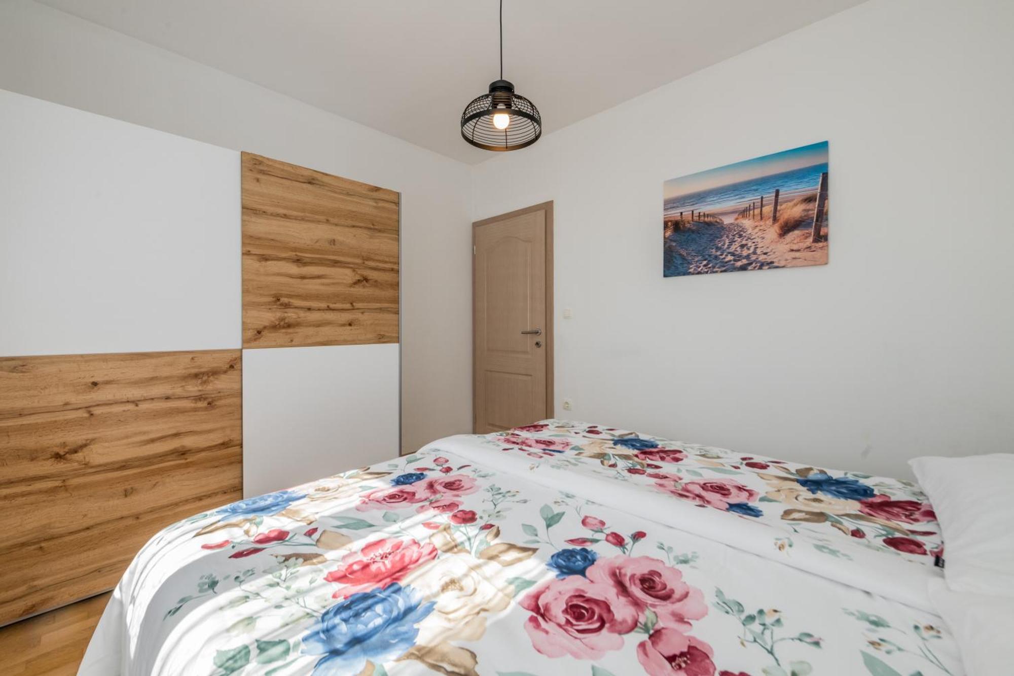 Sun Island Apartment Трогир Екстериор снимка