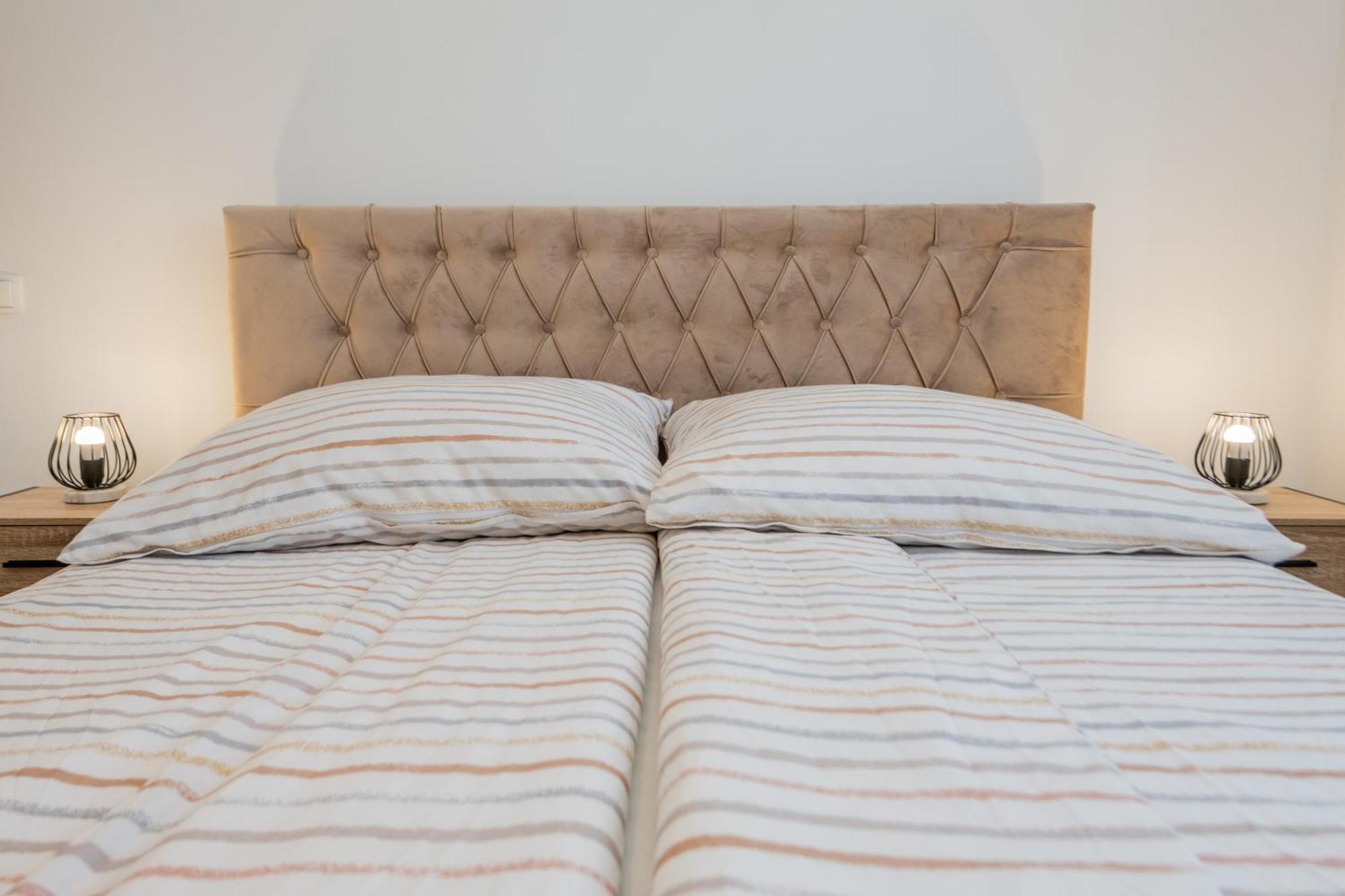 Sun Island Apartment Трогир Екстериор снимка